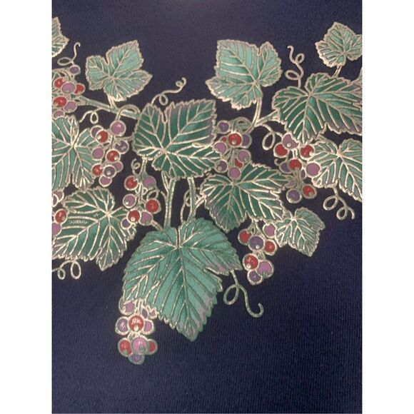 Vintage
Christmas Graphic Sweatshirt - Picture 3 of 6